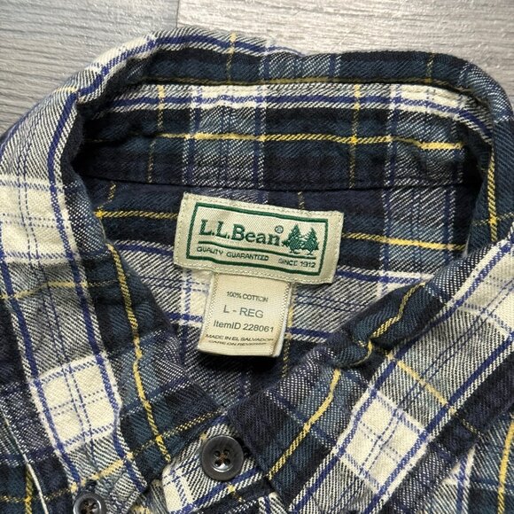 L.L. Bean Men’s Scotch Plaid Flannel Shirt - Navy/White - Picture 3 of 5
